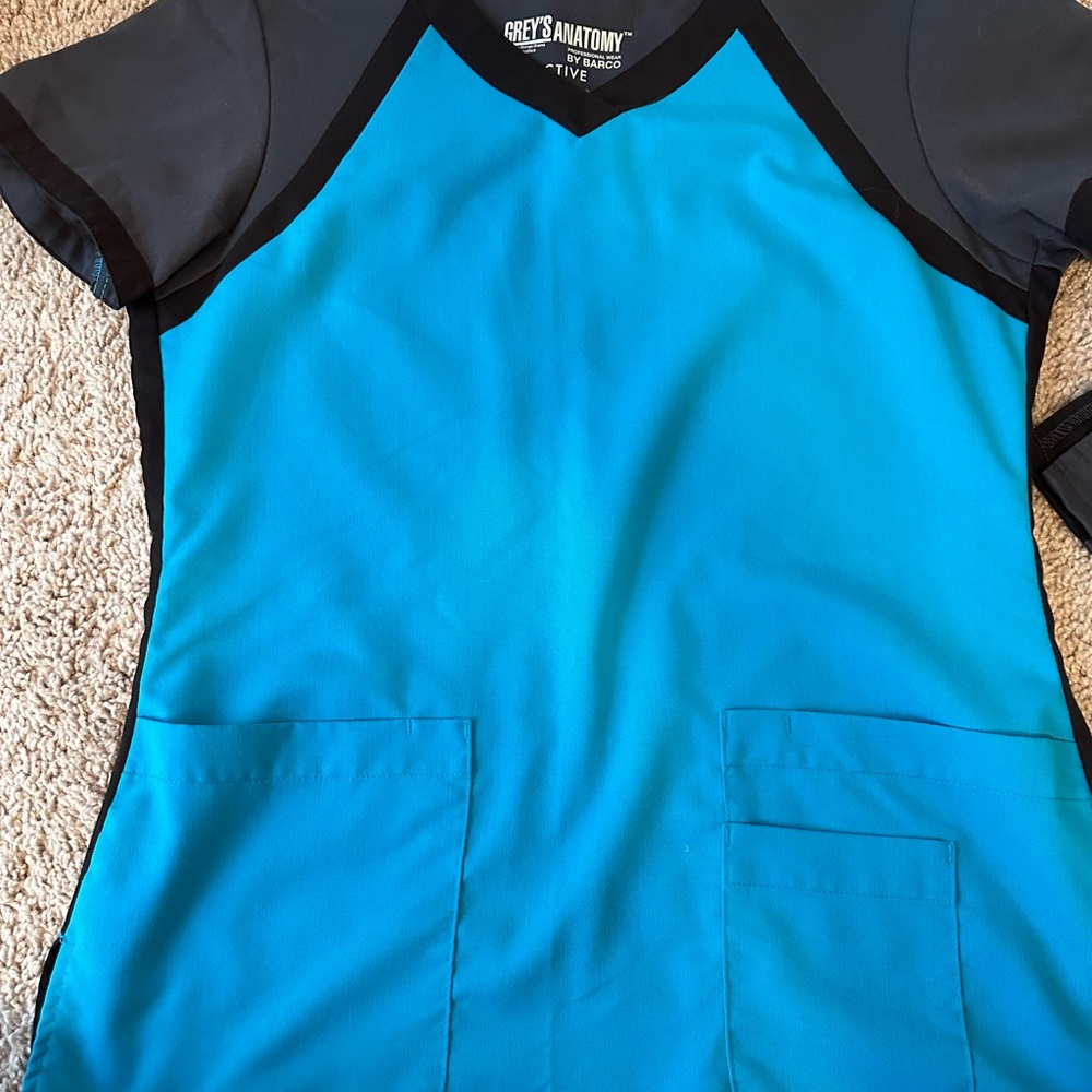 Grey's Anatomy women’s blue color block scrub top